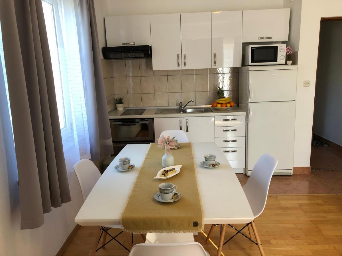 Saric Biograd Na Moru